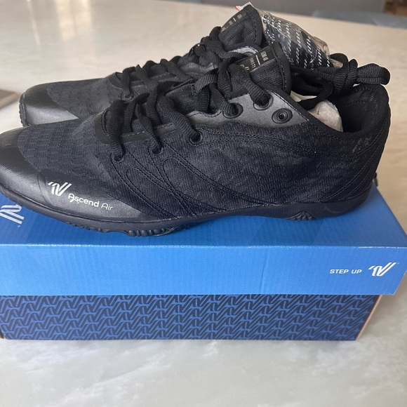 NIB Varsity Ascend 2.0 Cheerleading shoes - Picture 4 of 5